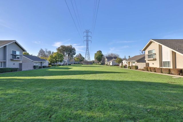 102 Escobar Avenue, Los Gatos, CA 95032