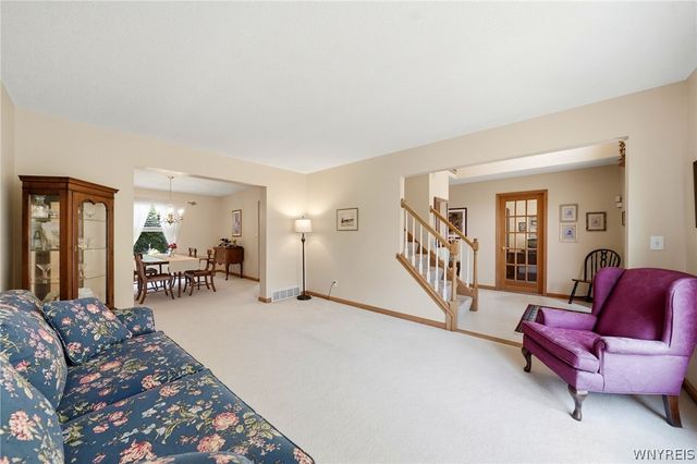 4178 Foxwood Ln, Clarence, NY 14221