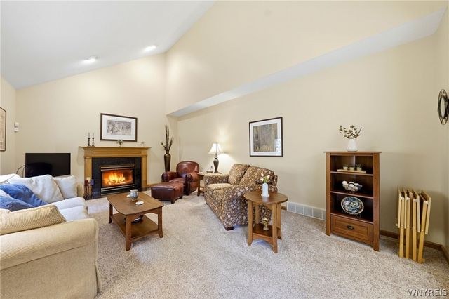 4178 Foxwood Ln, Clarence, NY 14221