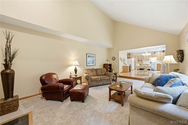 4178 Foxwood Ln, Clarence, NY 14221