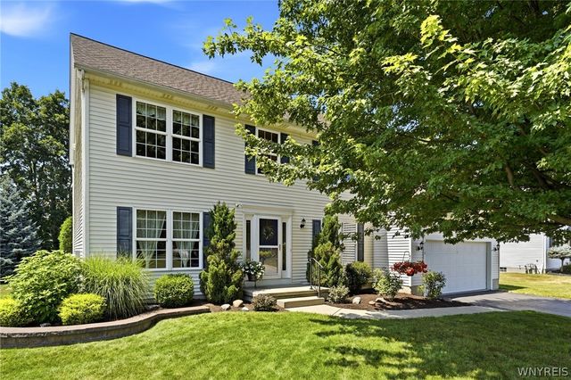 4178 Foxwood Ln, Clarence, NY 14221
