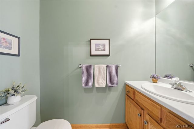 4178 Foxwood Ln, Clarence, NY 14221