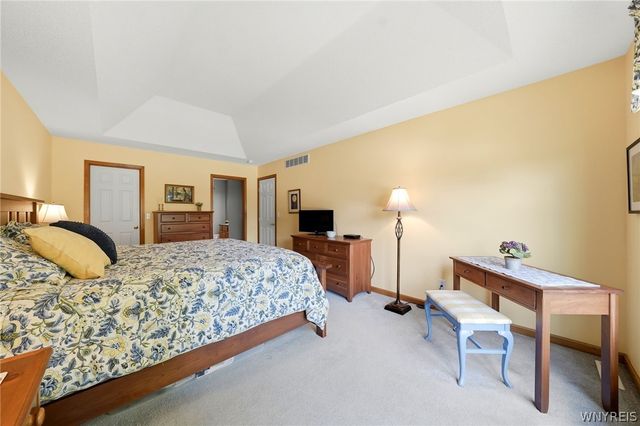 4178 Foxwood Ln, Clarence, NY 14221