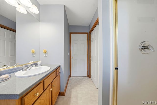 4178 Foxwood Ln, Clarence, NY 14221