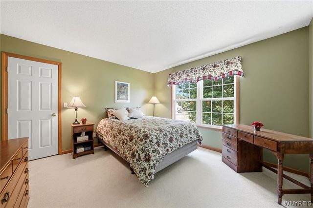 4178 Foxwood Ln, Clarence, NY 14221