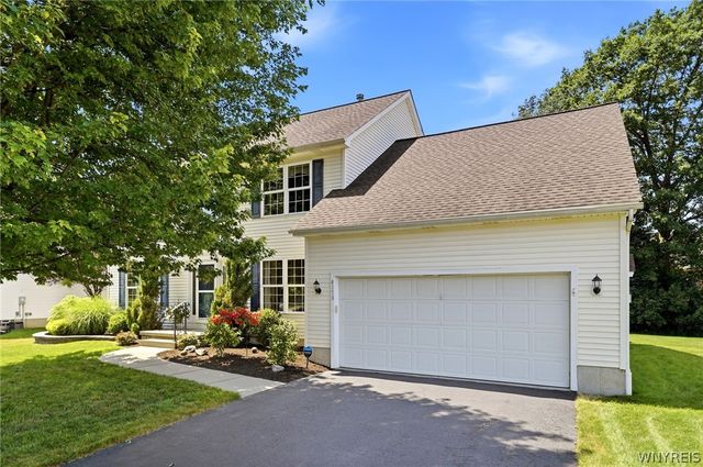 4178 Foxwood Ln, Clarence, NY 14221