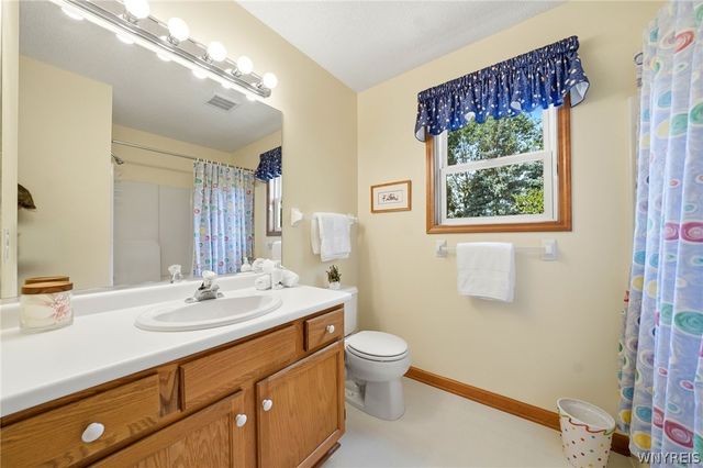 4178 Foxwood Ln, Clarence, NY 14221