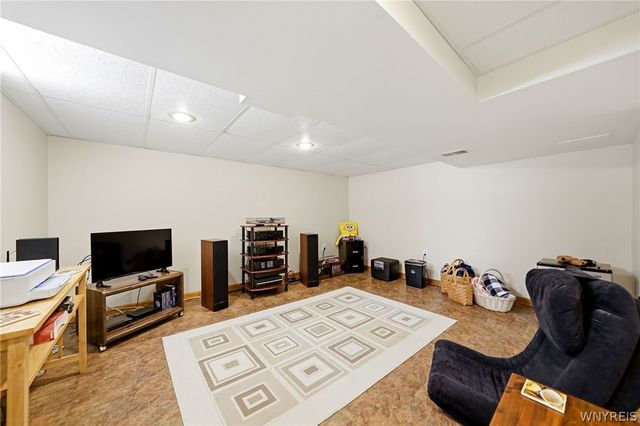 4178 Foxwood Ln, Clarence, NY 14221