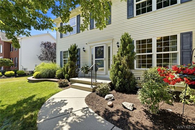 4178 Foxwood Ln, Clarence, NY 14221