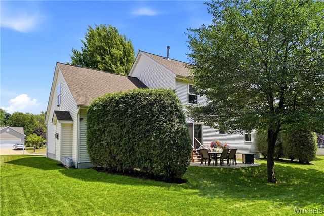 4178 Foxwood Ln, Clarence, NY 14221