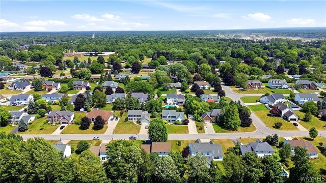 4178 Foxwood Ln, Clarence, NY 14221
