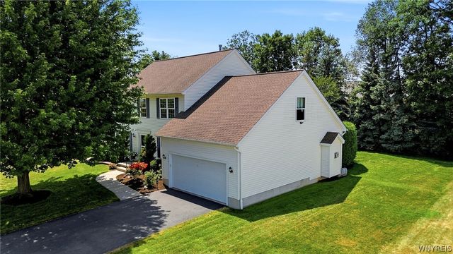 4178 Foxwood Ln, Clarence, NY 14221