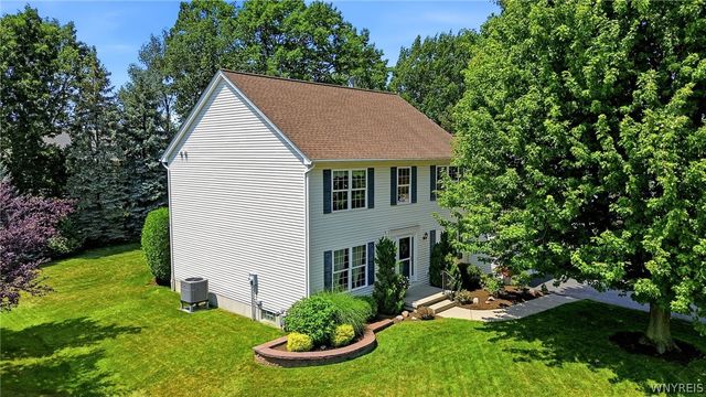4178 Foxwood Ln, Clarence, NY 14221