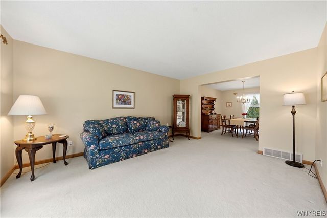 4178 Foxwood Ln, Clarence, NY 14221