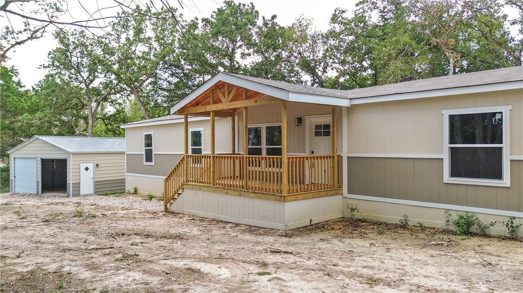 3332 FM 1697, Ledbetter, TX 78946