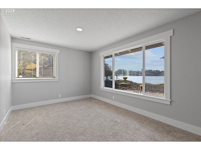 2997 Ne LOOP Dr, Otis, OR 97368