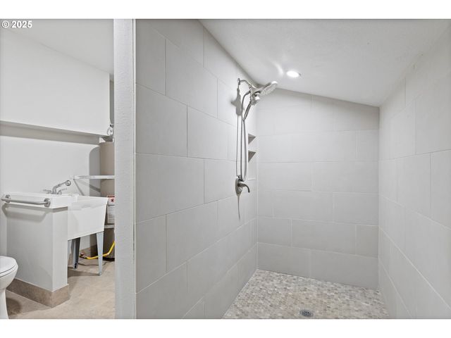 2997 Ne LOOP Dr, Otis, OR 97368