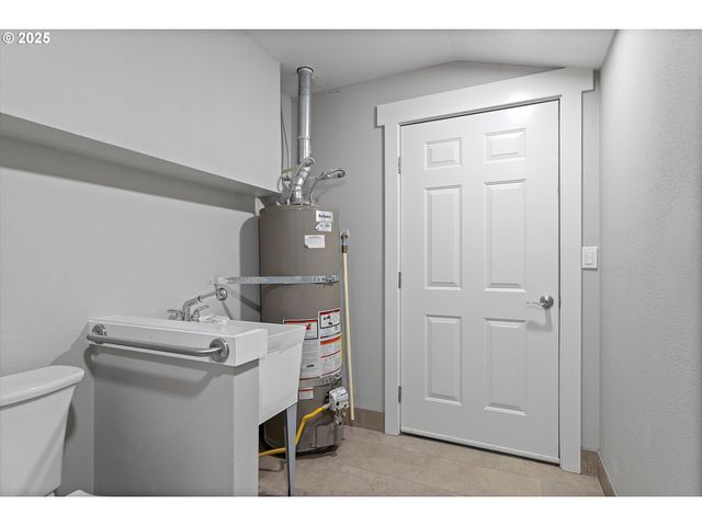 2997 Ne LOOP Dr, Otis, OR 97368