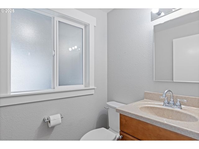 2997 Ne LOOP Dr, Otis, OR 97368