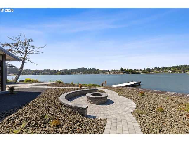 2997 Ne LOOP Dr, Otis, OR 97368