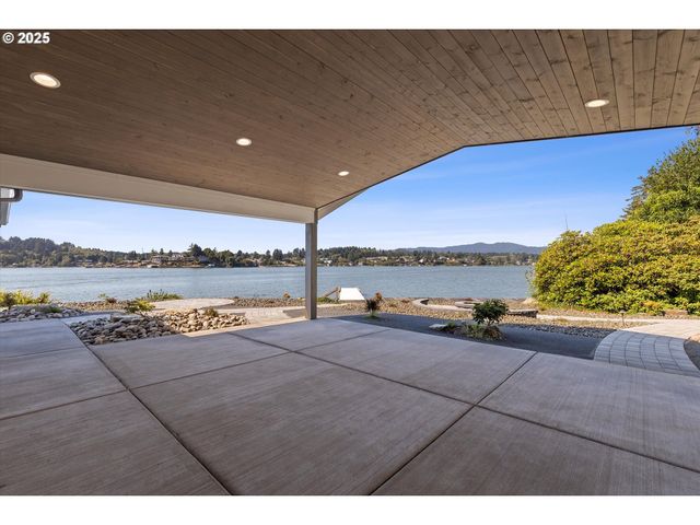 2997 Ne LOOP Dr, Otis, OR 97368