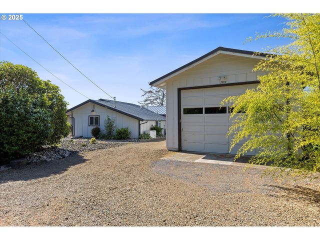 2997 Ne LOOP Dr, Otis, OR 97368