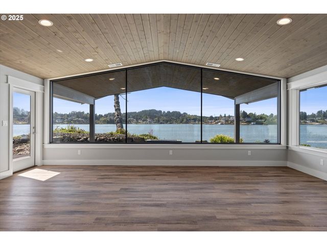 2997 Ne LOOP Dr, Otis, OR 97368