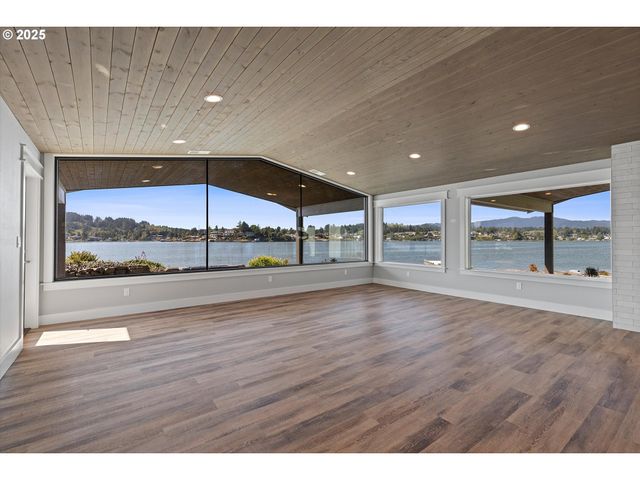 2997 Ne LOOP Dr, Otis, OR 97368