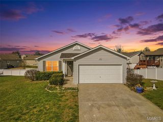 56 Swaying Pine Lane, Winfield, MO 63389