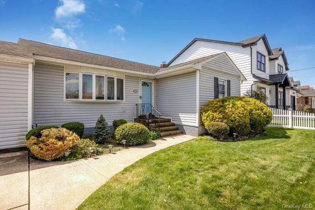 3866 Hudson Avenue, Seaford, NY 11783