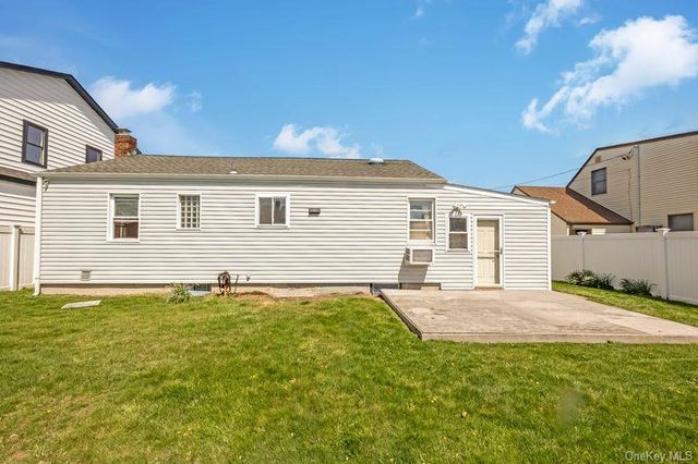 3866 Hudson Avenue, Seaford, NY 11783