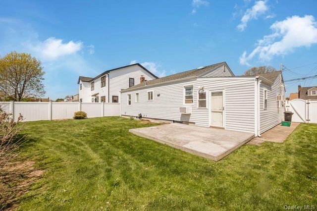 3866 Hudson Avenue, Seaford, NY 11783