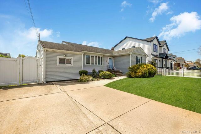 3866 Hudson Avenue, Seaford, NY 11783