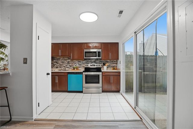 716 Woodbox DR, Virginia Beach, VA 23462