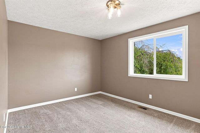 5607 N Malta St, Newman Lake, WA 99025