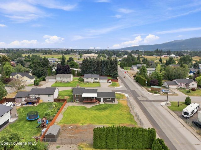 5607 N Malta St, Newman Lake, WA 99025