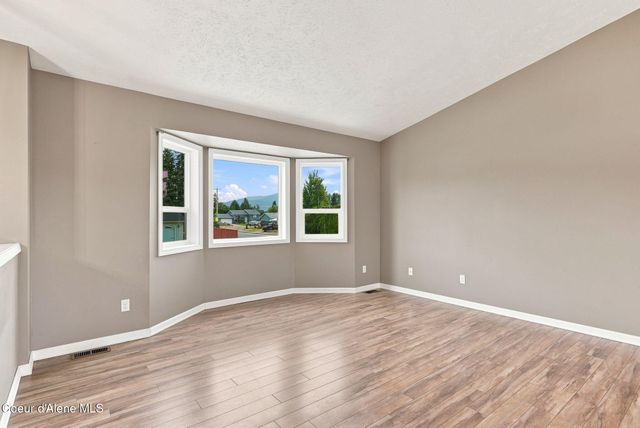 5607 N Malta St, Newman Lake, WA 99025