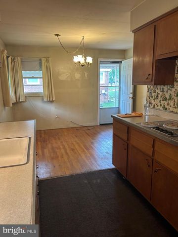 9015 SPRING ACRES RD, Clinton, MD 20735