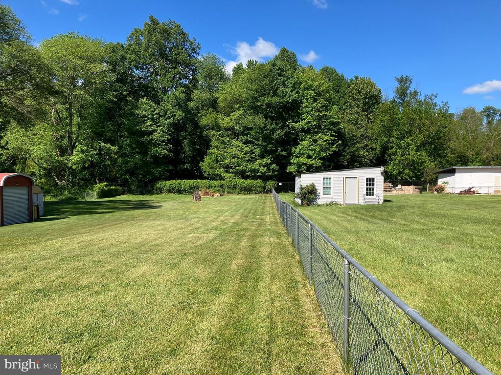 Image 11 of property listing at 9015 SPRING ACRES RD, Clinton, MD 20735