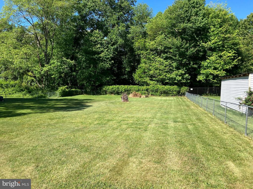 Image 14 of property listing at 9015 SPRING ACRES RD, Clinton, MD 20735