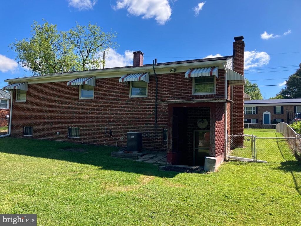 Image 18 of property listing at 9015 SPRING ACRES RD, Clinton, MD 20735