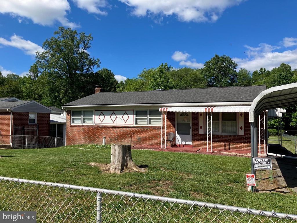 Image 2 of property listing at 9015 SPRING ACRES RD, Clinton, MD 20735