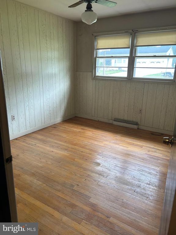 Image 20 of property listing at 9015 SPRING ACRES RD, Clinton, MD 20735