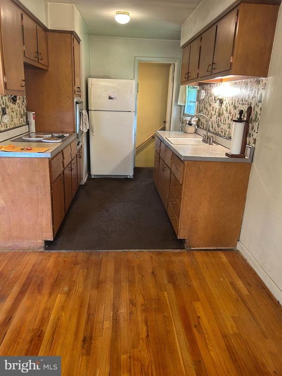 Image 25 of property listing at 9015 SPRING ACRES RD, Clinton, MD 20735