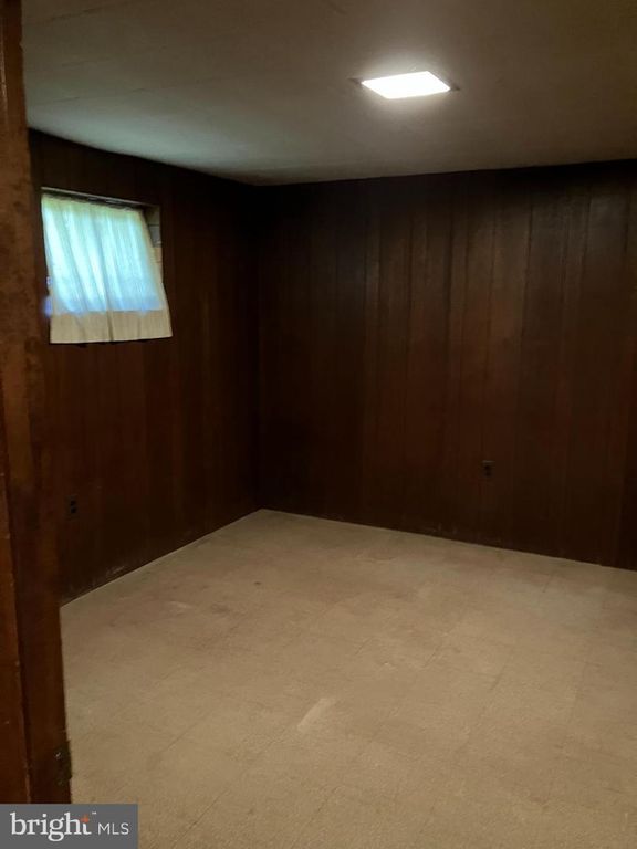 Image 34 of property listing at 9015 SPRING ACRES RD, Clinton, MD 20735