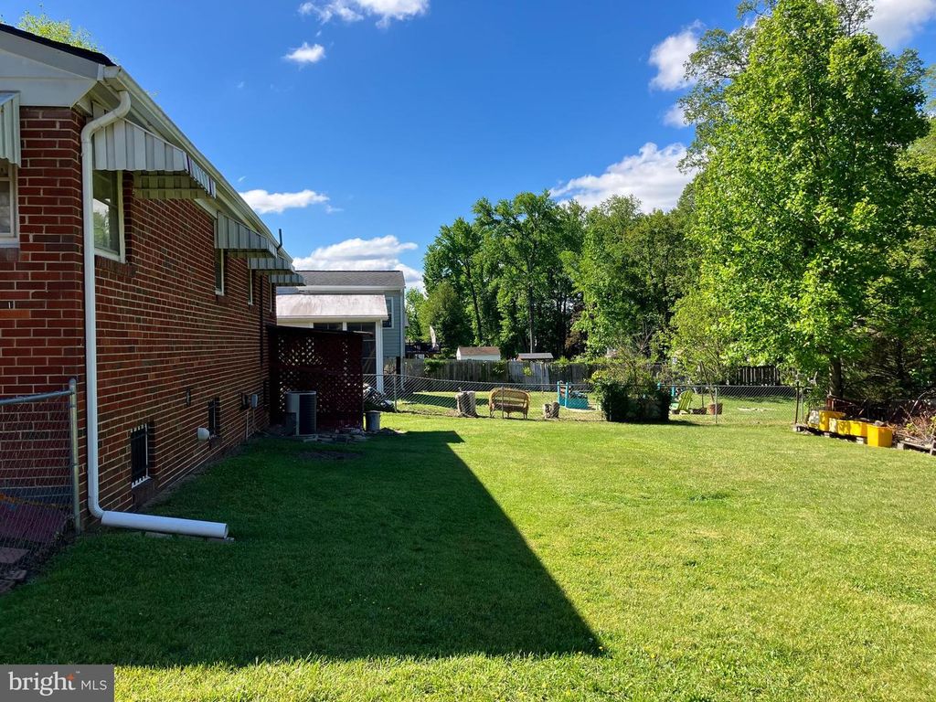 Image 8 of property listing at 9015 SPRING ACRES RD, Clinton, MD 20735