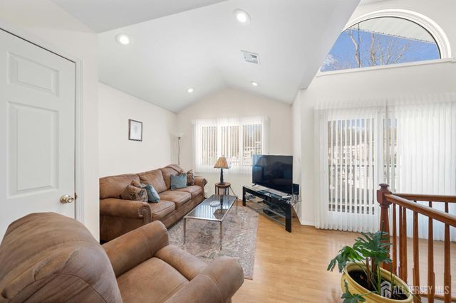 932 Beatrice Parkway, Edison, NJ 08820