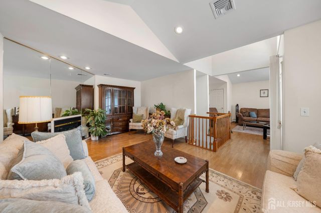 932 Beatrice Parkway, Edison, NJ 08820