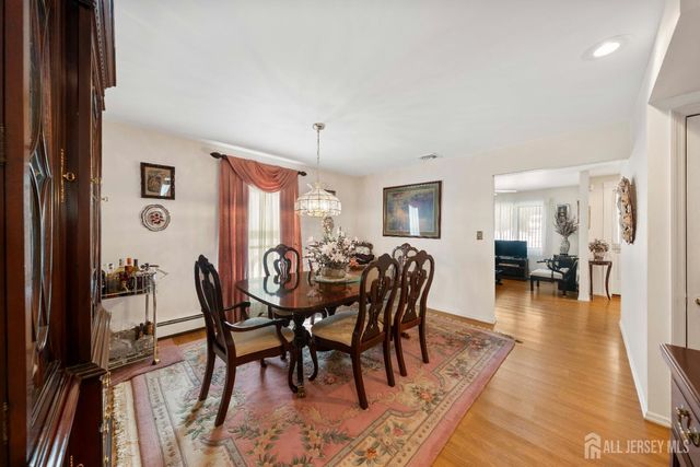 932 Beatrice Parkway, Edison, NJ 08820