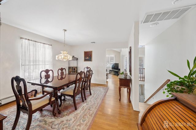 932 Beatrice Parkway, Edison, NJ 08820